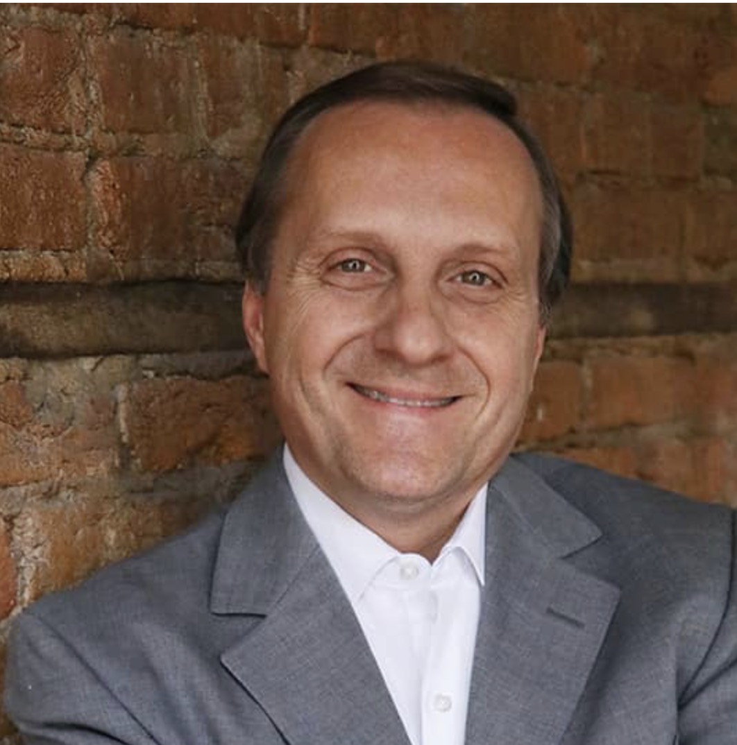 Dr. Andrés Panasiuk